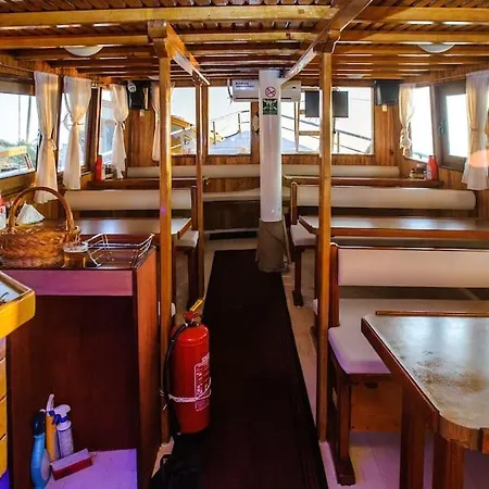 船上ホテル Traditional Gulet With Crew Breakfast&lunch