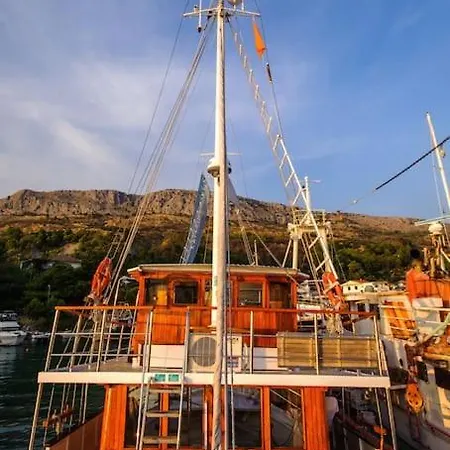 Traditional Gulet With Crew Breakfast&lunch Split